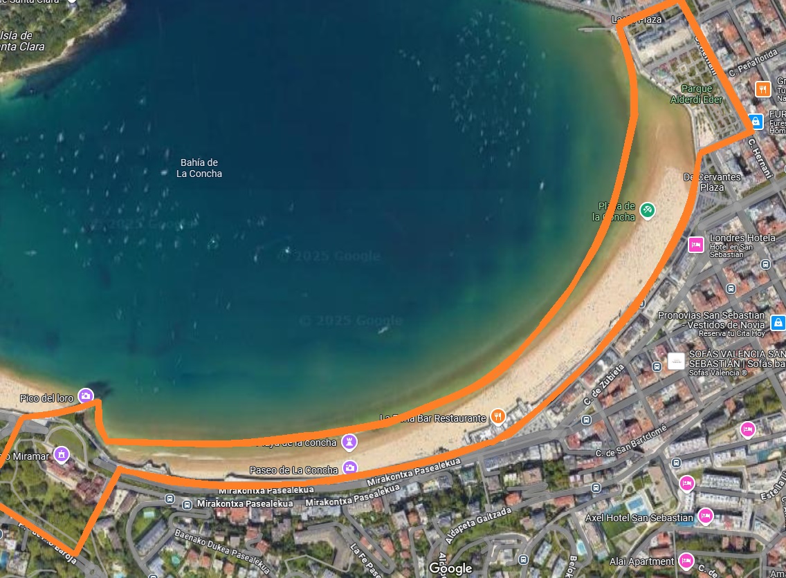 Plano aéreo de la playa Zurriola de Donostia